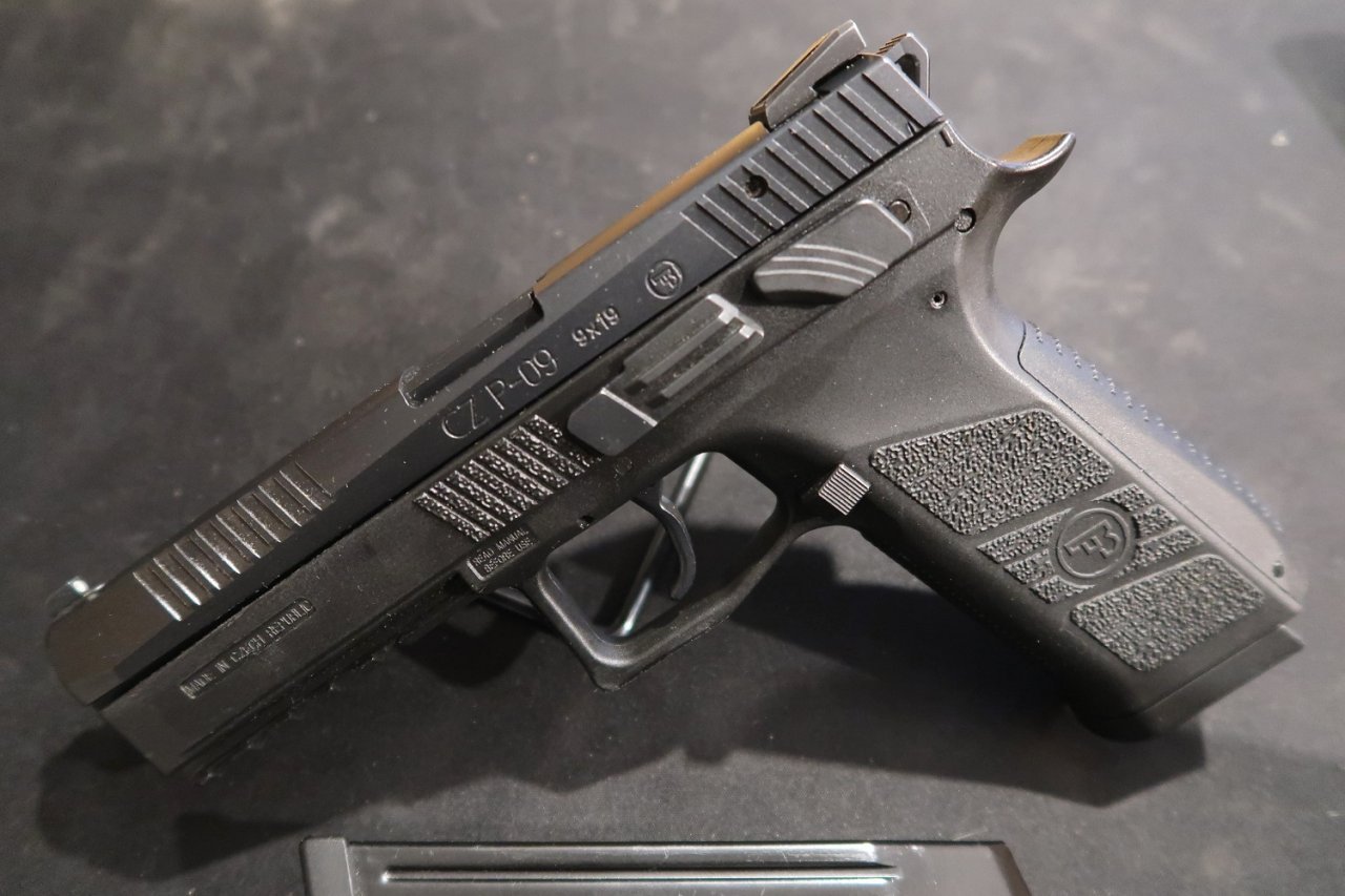 CZ P-09, 9mm Luger, Tritiová mířidla