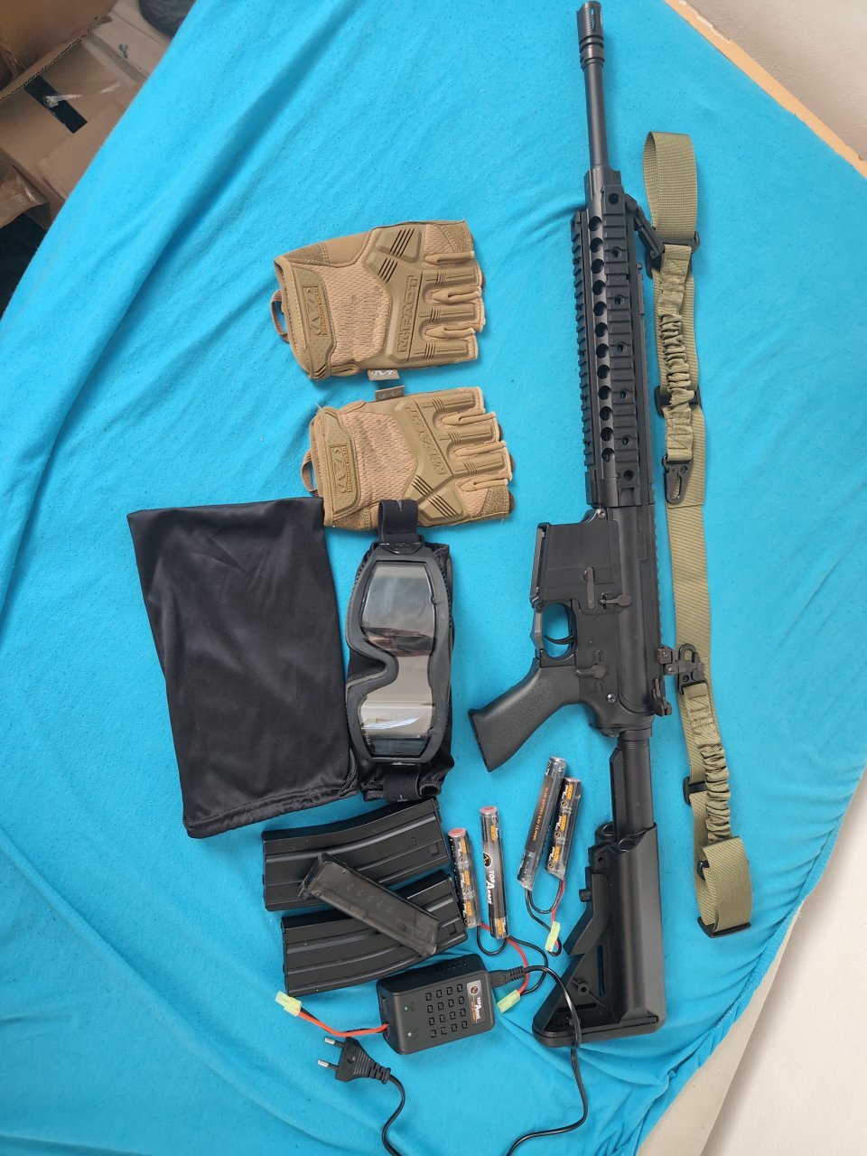 Prodám Airsoftovo zbraň M4 Keymod 10" Sportline (C