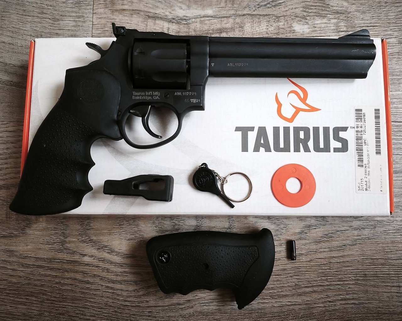 Prodám revolver Taurus model 66
