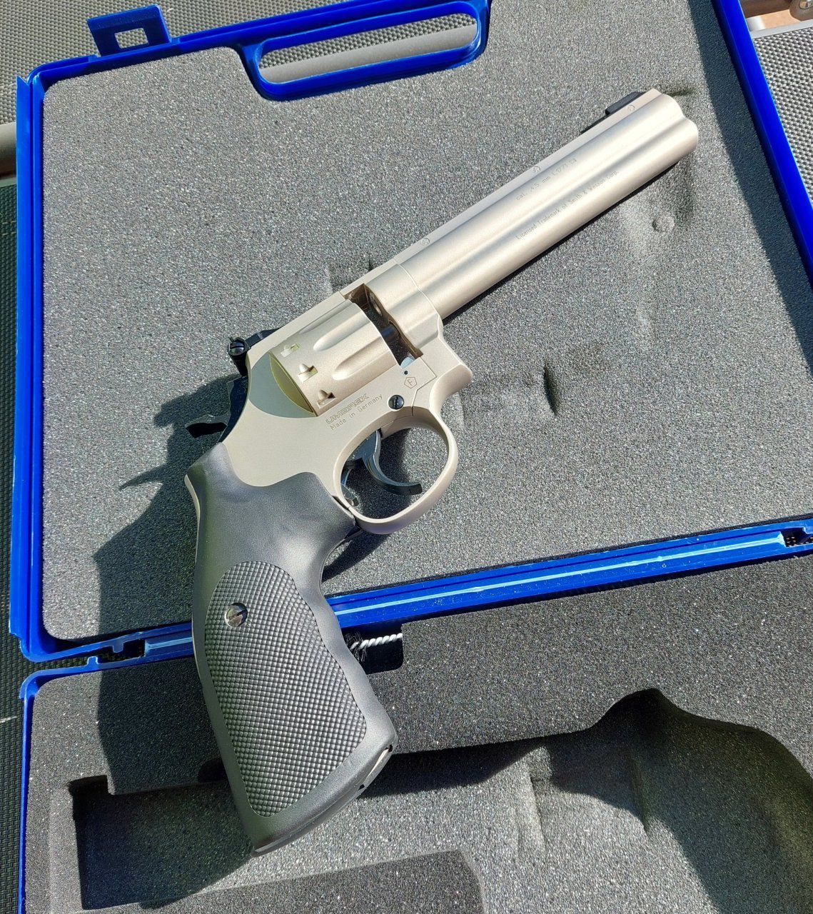 Prodám vzduchový revolver Umarex Smith & Wesson 68